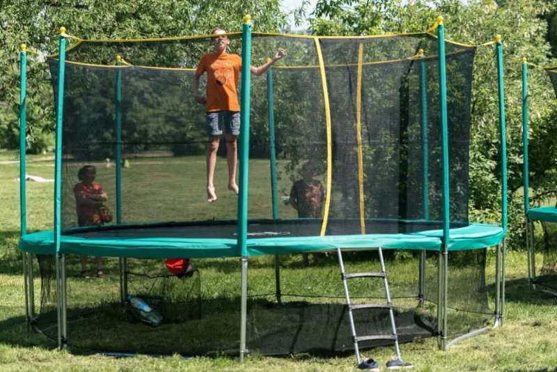 Спортивный прыжковый батут